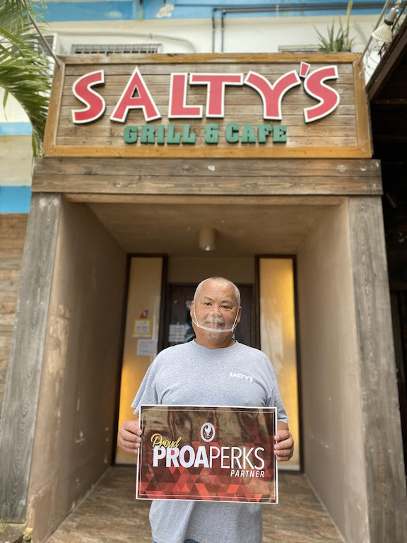 Man holding a ProaPerks Partner Sign